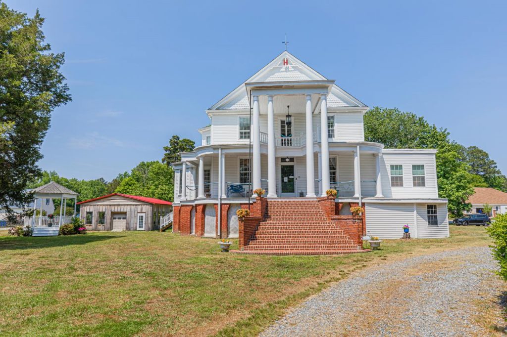 Book The Hyco House in Mathews, Virginia